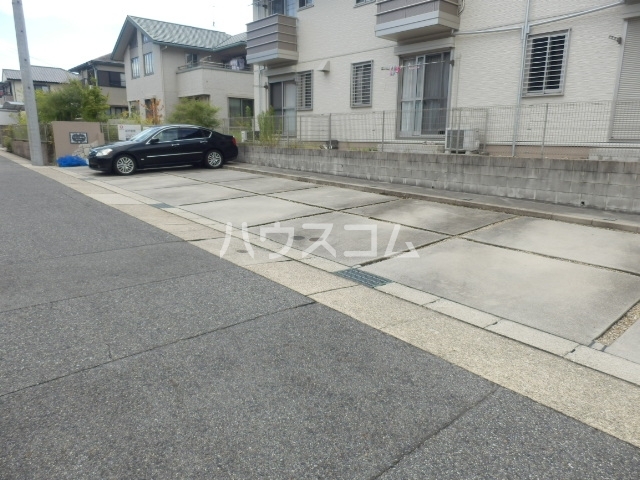 28/30 駐車場