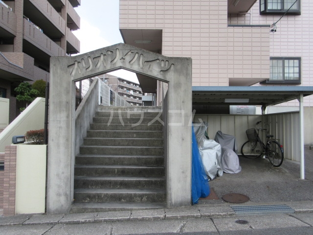 20/23 エントランス