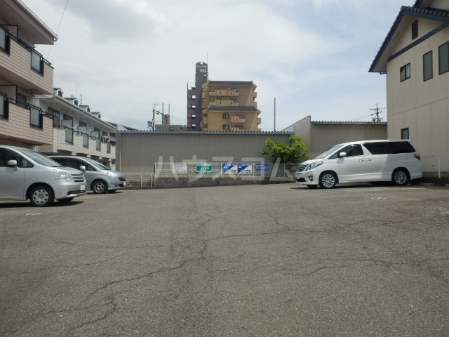 21/23 駐車場