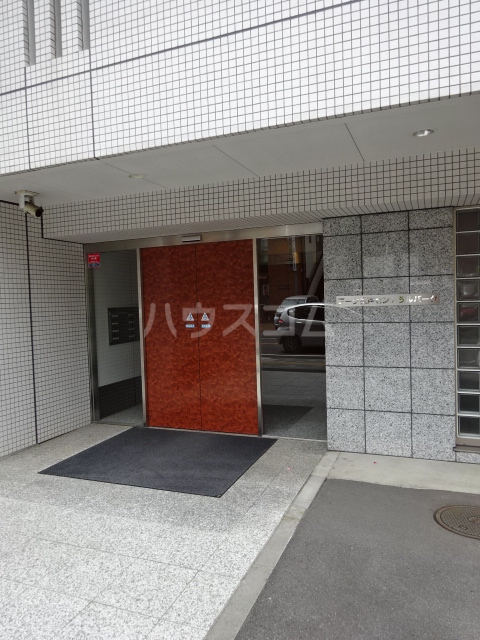 22/30 エントランス