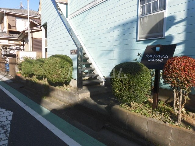 24/30 エントランス