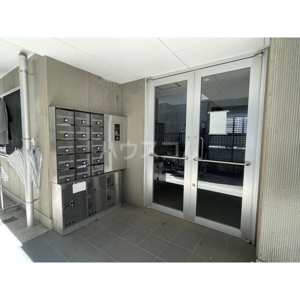 18/28 エントランス