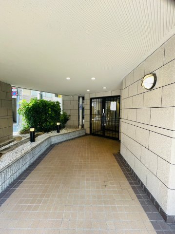 28/30 エントランス