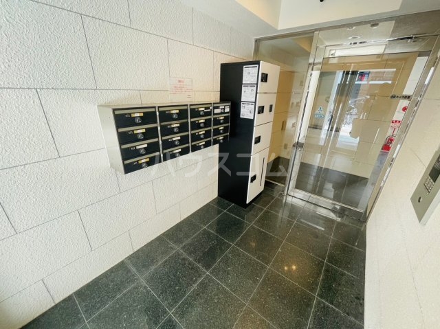 21/30 エントランス