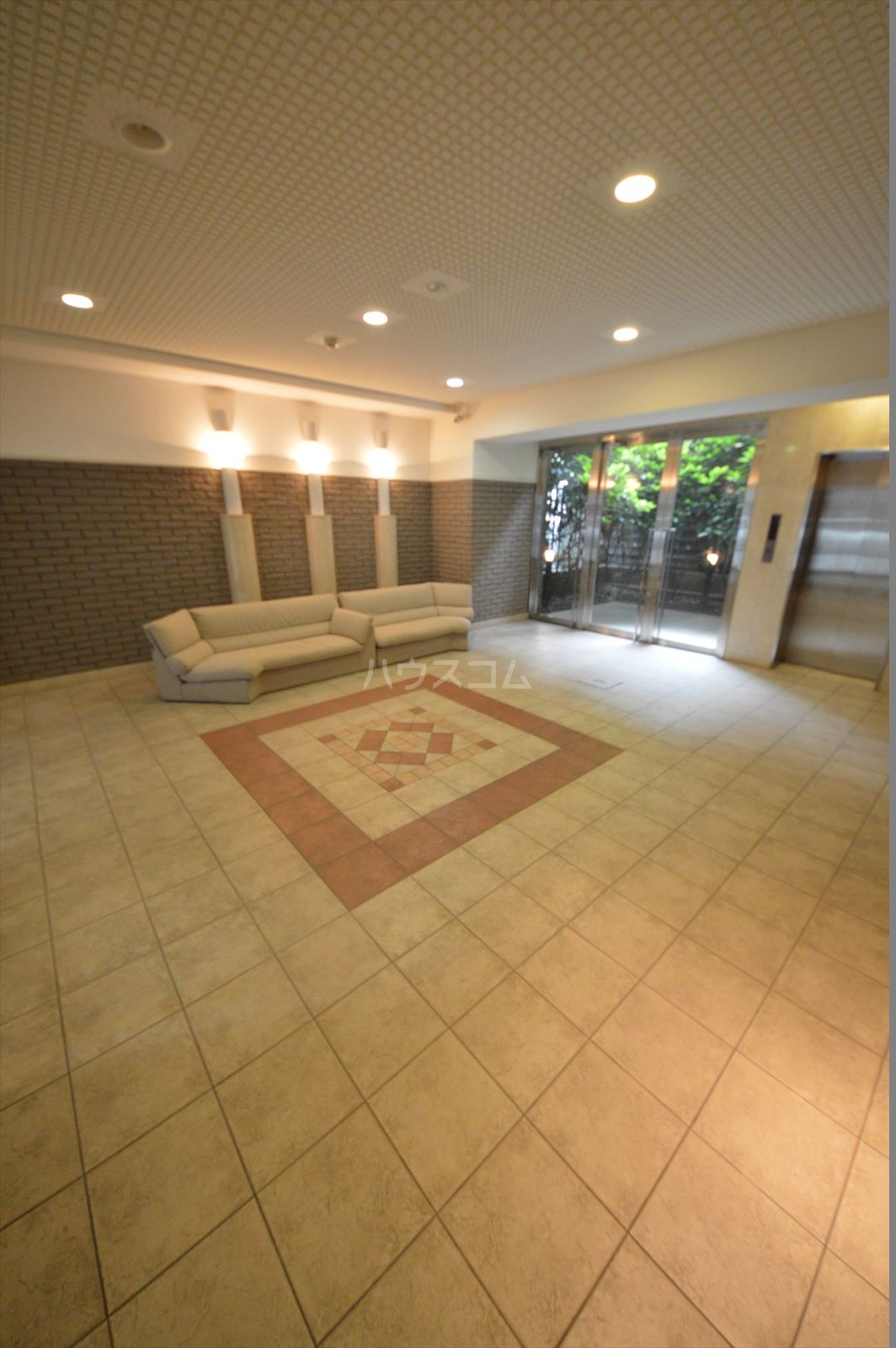 28/30 エントランス