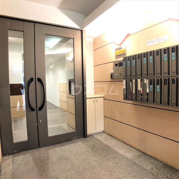 21/30 エントランス