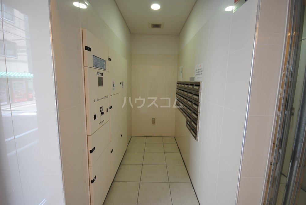 23/30 エントランス
