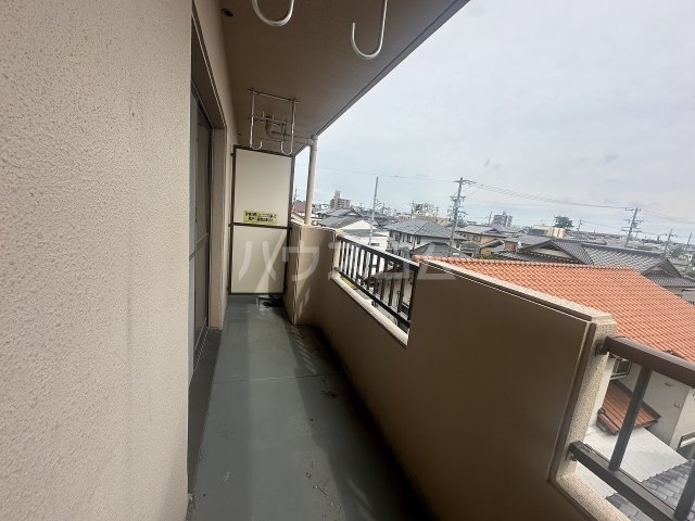 18/27 バルコニー