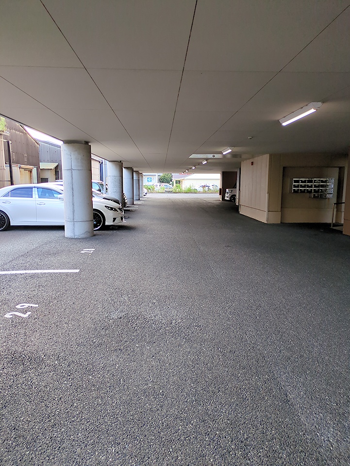 25/27 駐車場