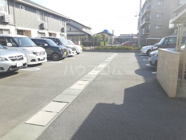 27/30 駐車場