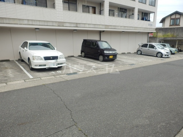22/30 駐車場