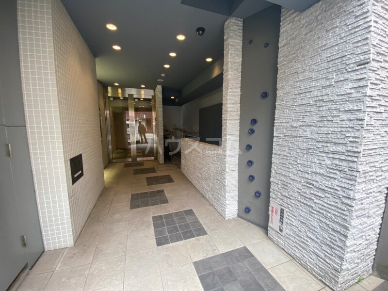 21/28 エントランス