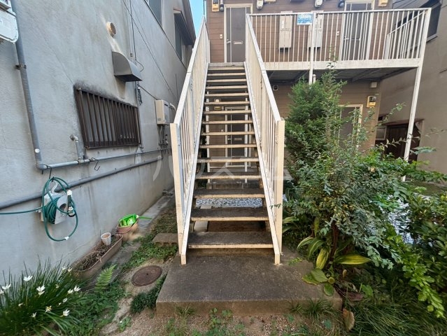 21/22 エントランス