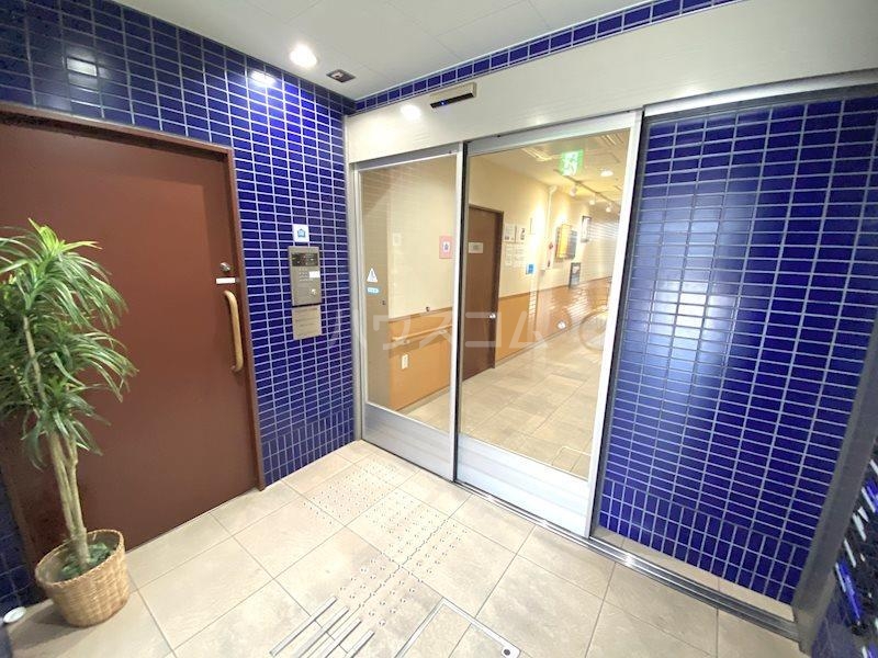 21/27 エントランス