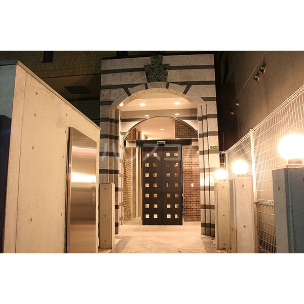 24/29 エントランス