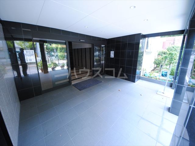 25/30 エントランス