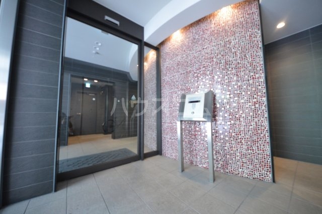 23/30 エントランス