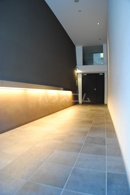 26/30 エントランス