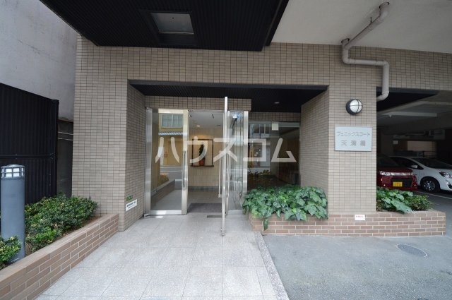 23/30 エントランス