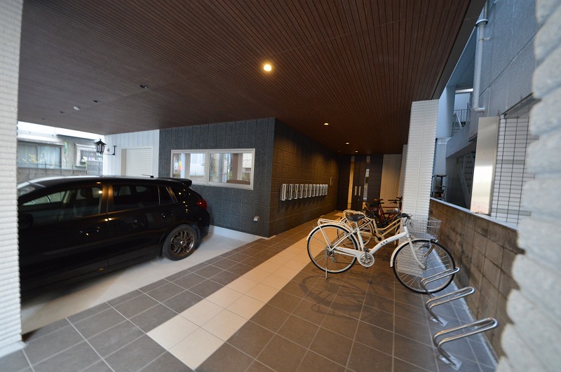 24/30 エントランス