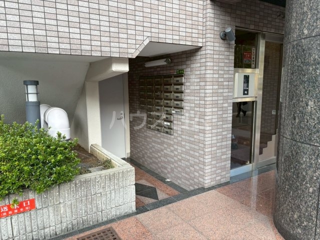 28/30 エントランス