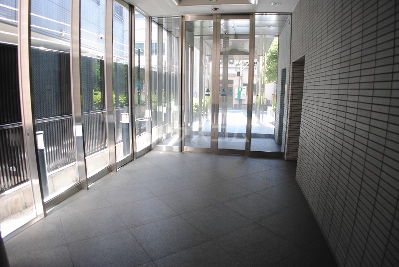 23/30 エントランス