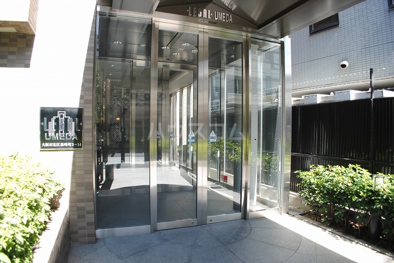 24/30 エントランス