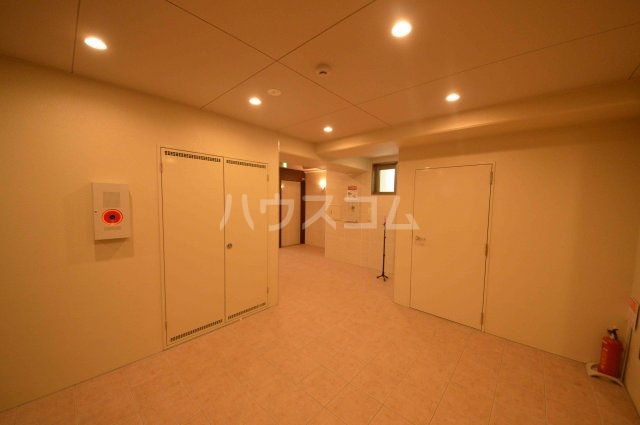 25/30 エントランス