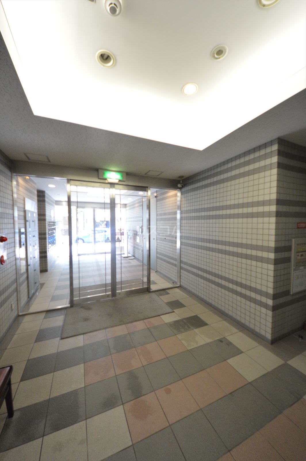 21/30 エントランス