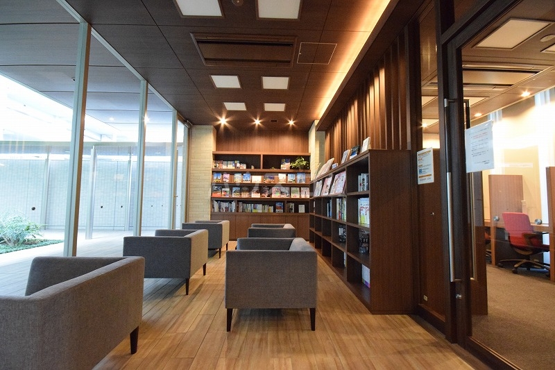 21/30 エントランス