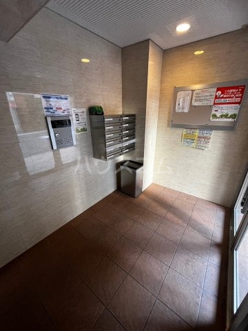 21/27 エントランス