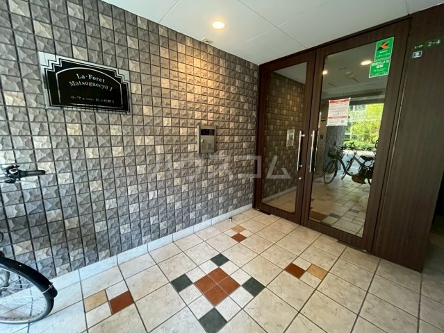 23/26 エントランス