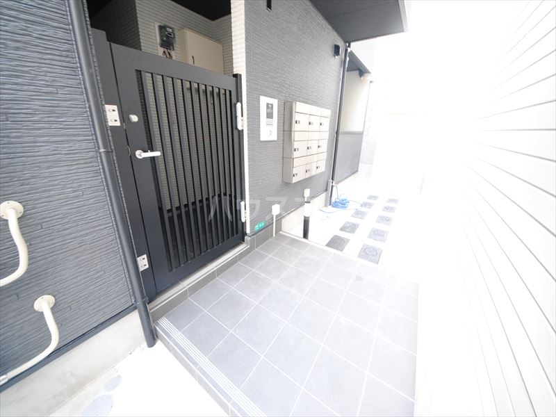 26/30 エントランス