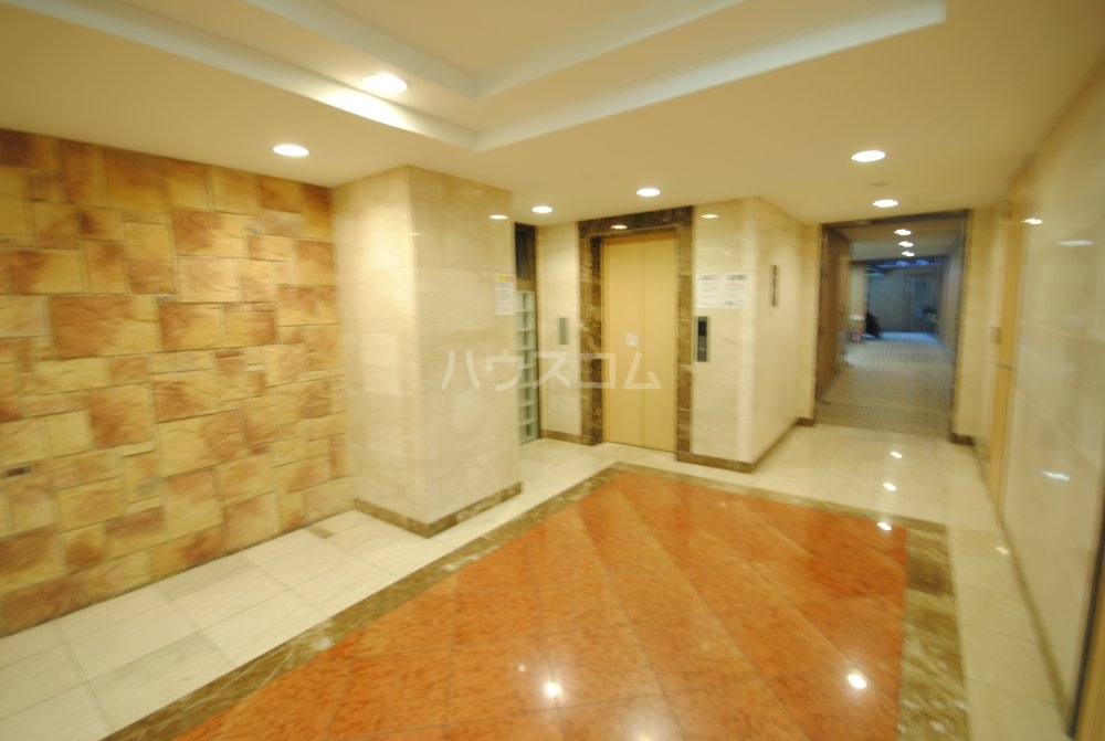 16/21 エントランス