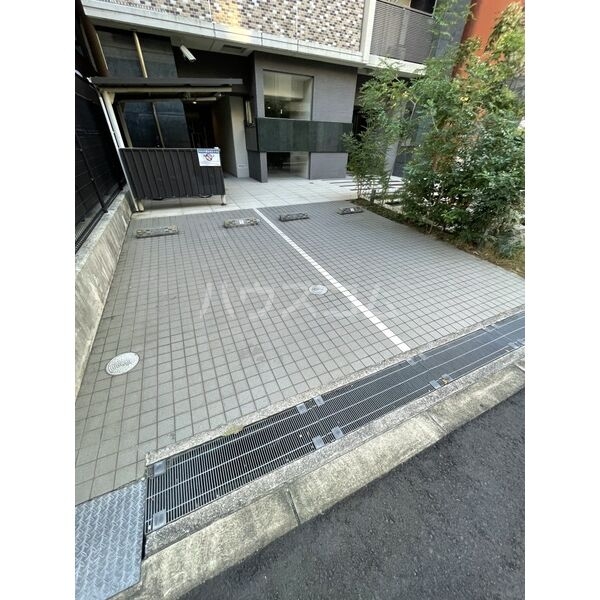 27/30 駐車場