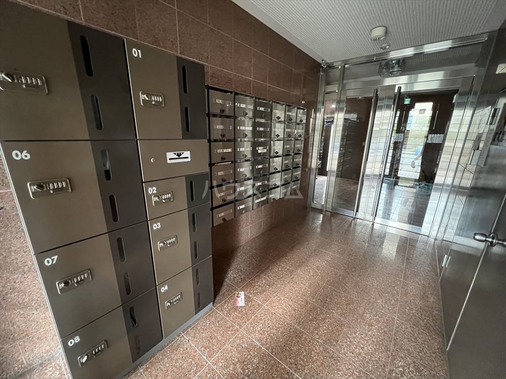 20/30 エントランス