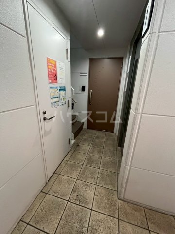 23/28 エントランス