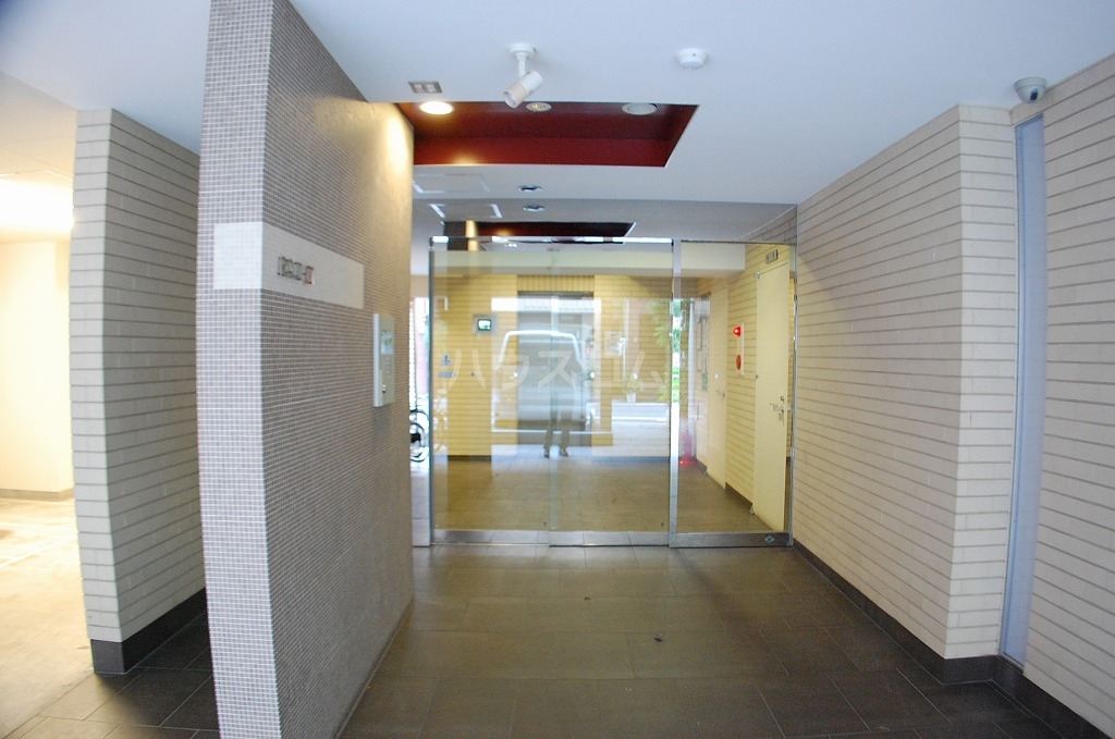 23/30 エントランス