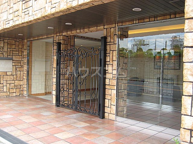 17/27 エントランス