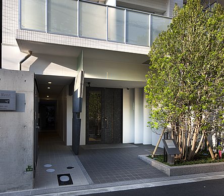 27/30 エントランス