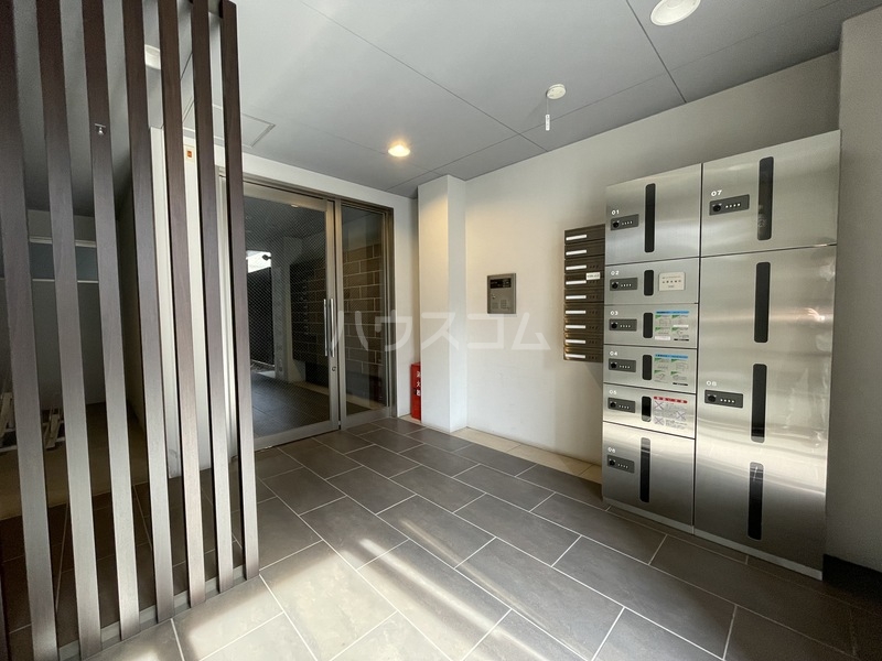 23/30 エントランス