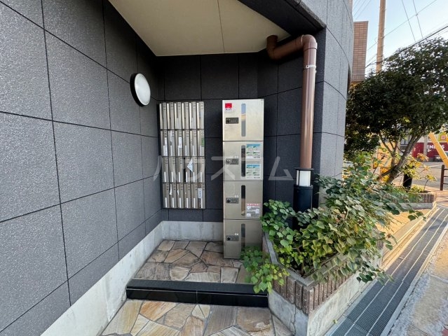 23/30 エントランス