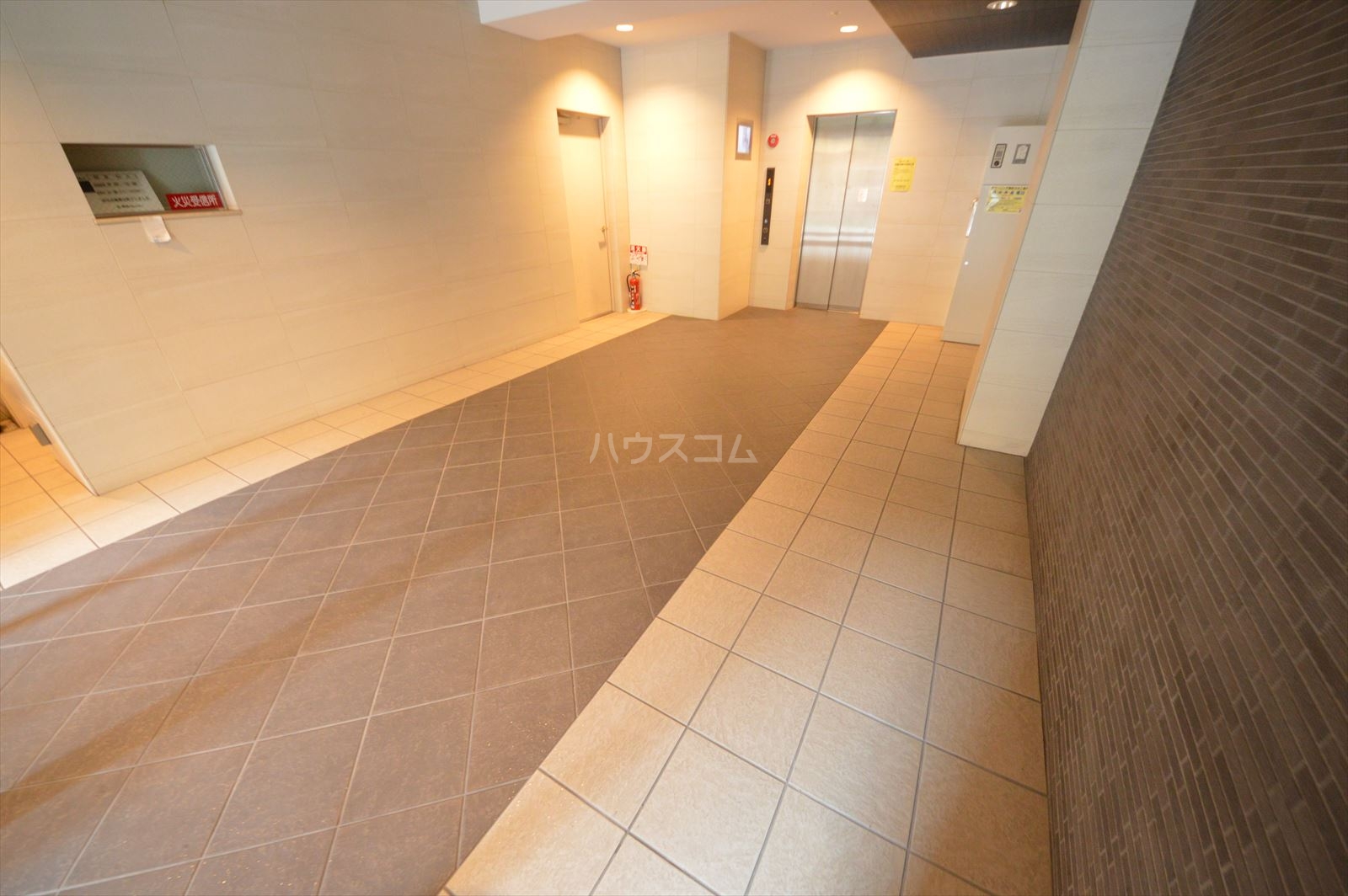 25/30 エントランス