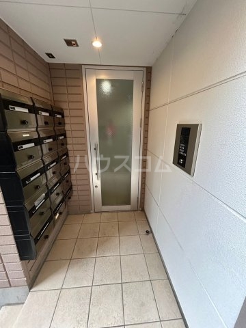 22/27 エントランス