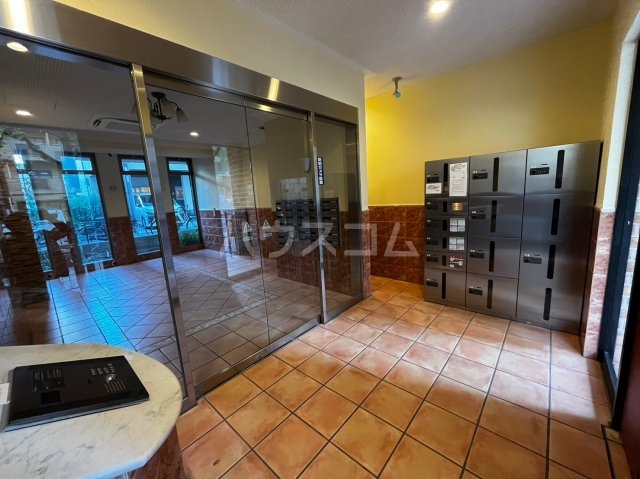 25/30 エントランス