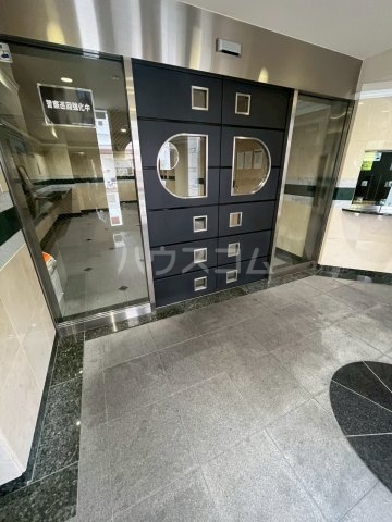 23/30 エントランス