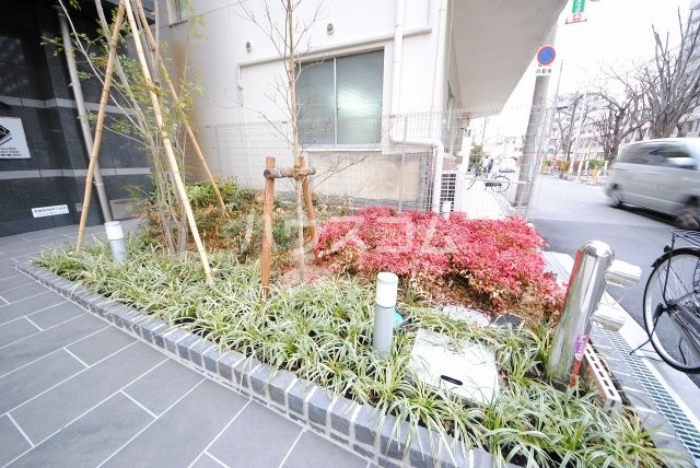 23/30 エントランス