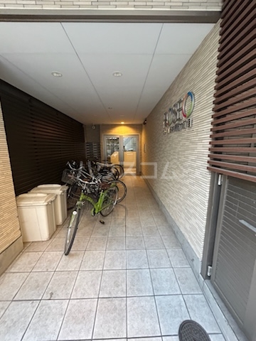 18/28 エントランス