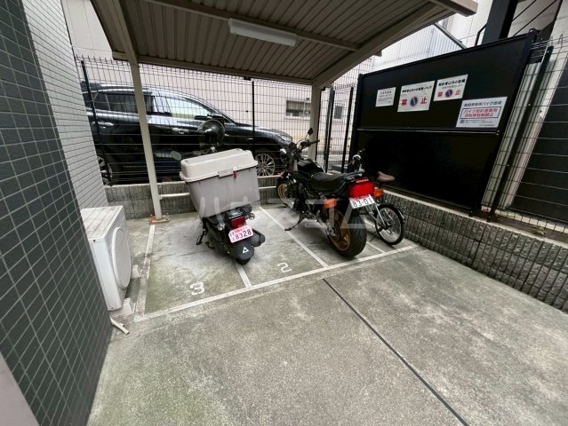27/30 駐車場