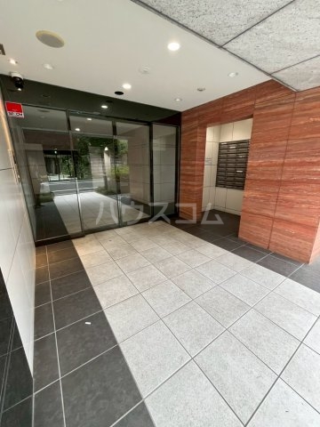 28/30 エントランス